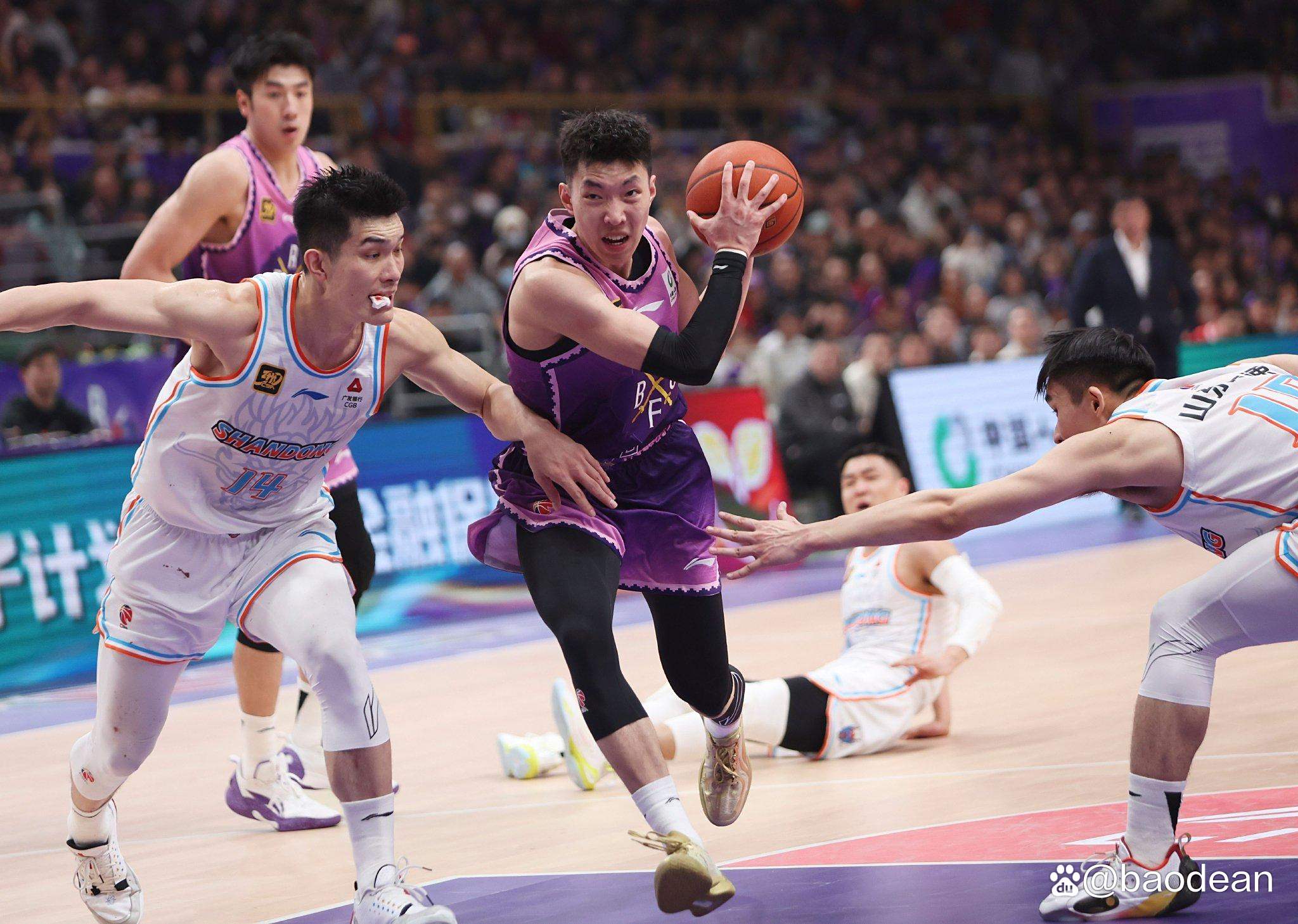 集结日山东男篮绝杀压哨:NBA季后赛节点到来;更衣室稳定;细节决定成败 集结日山东男篮绝杀压哨:NBA季后赛节点到来;更衣室稳定;细节决定成败