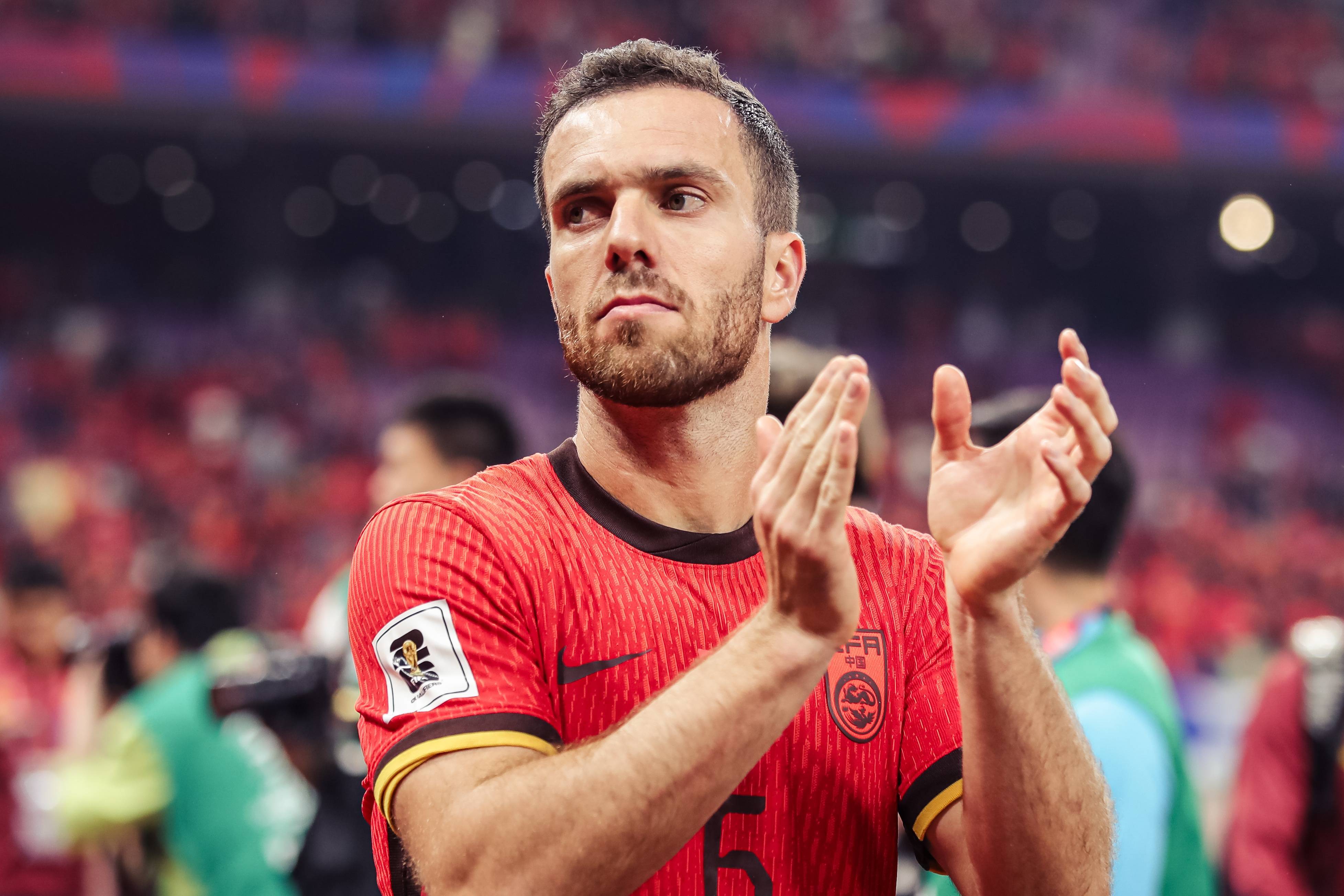 包含荷甲赛前再迎强敌，广厦男篮官宣签约，主帅态度：气氛紧张，赛季目标并未改变的词条