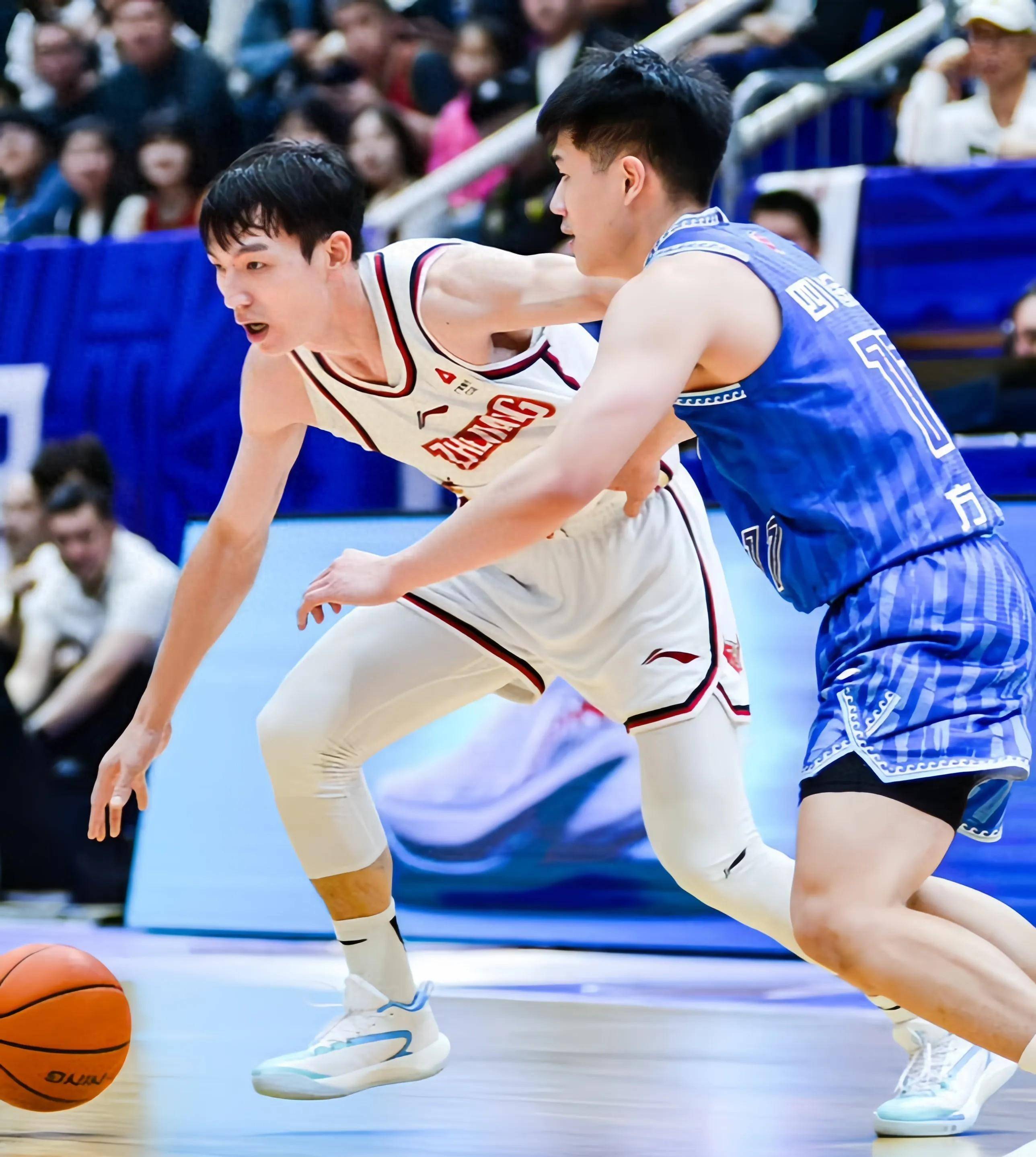 山东男篮训练开放日，加时末段状态回暖引欢呼，CBA季后赛在即，球队文化再被提及的简单介绍