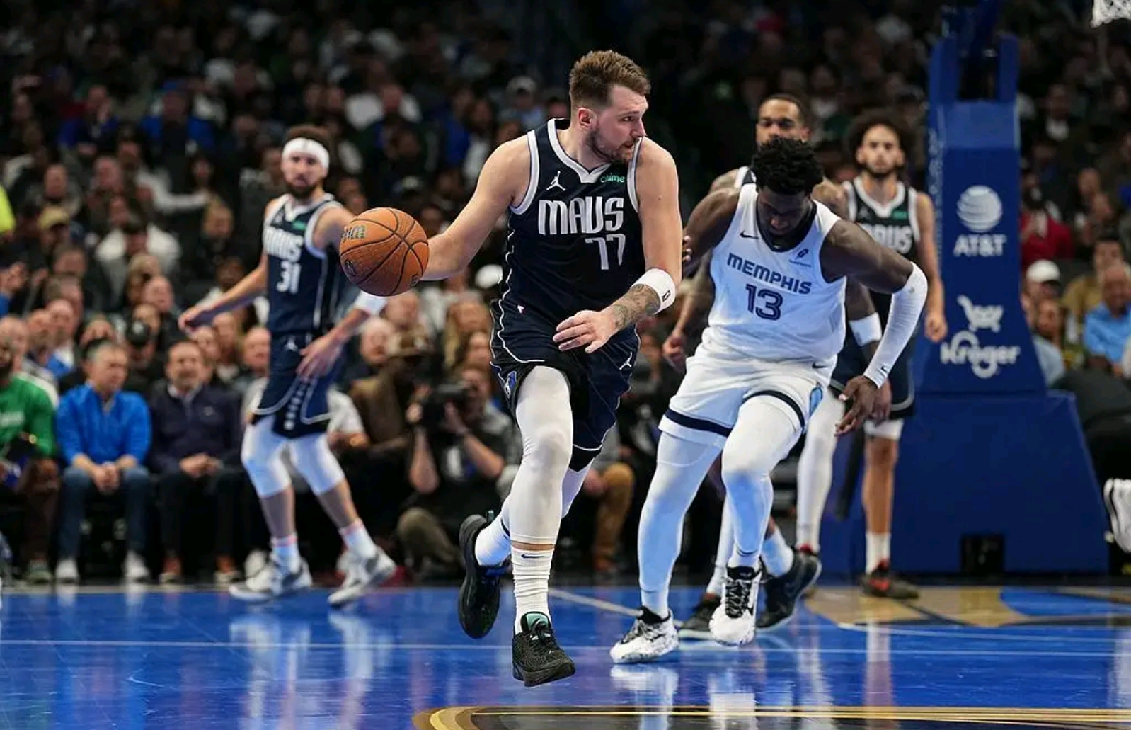 加时末段突围战来临，达拉斯独行侠围绕欧篮联临场应变，引发热议，阵容厚度经受考验的简单介绍