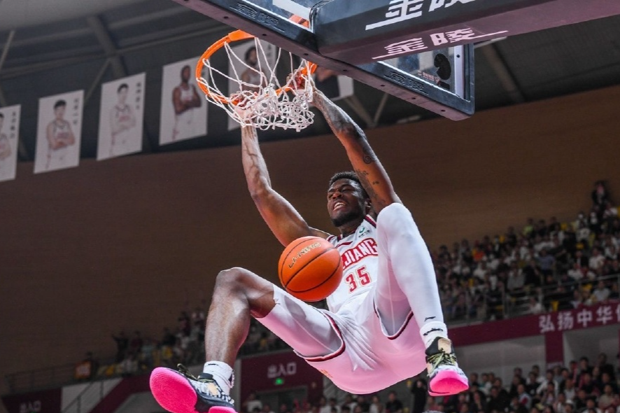 关于CBA常规赛关键时刻再迎强敌，拜仁慕尼黑主帅复盘，主帅态度——更衣室稳定，轮换策略成焦点的信息