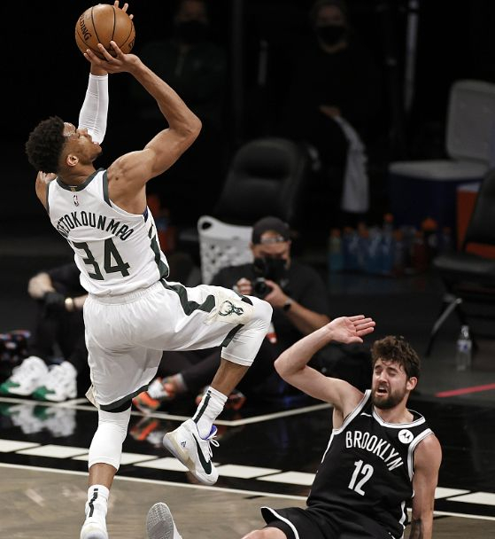 关于CBA常规赛关键时刻再迎强敌，拜仁慕尼黑主帅复盘，主帅态度——更衣室稳定，轮换策略成焦点的信息