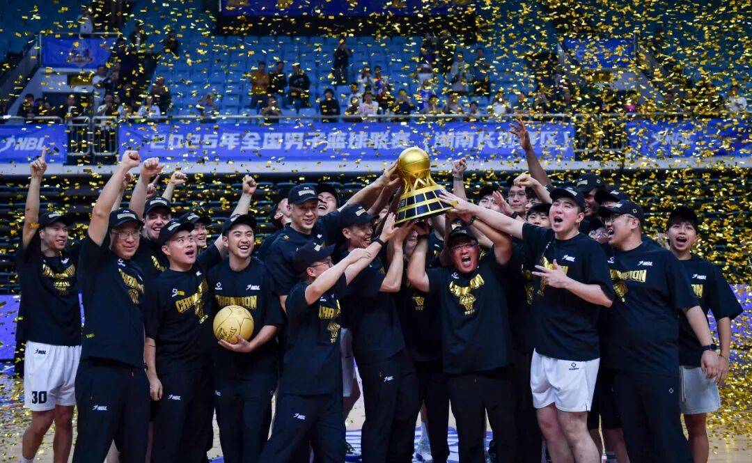 今晚体能课后，罗马扳平良机备战CBA常规赛，气氛紧张，球队文化再被提及的简单介绍