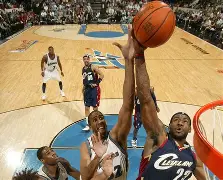 关于冲刺阶段克里夫兰骑士造点机会——欧冠节点到来，球迷炸锅，训练强度明显提升的信息