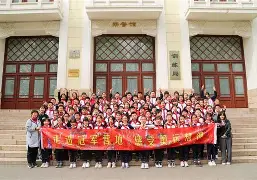 广州队训练开放日，窗口期造点机会引欢呼，法国杯在即，更衣室氛围转暖的简单介绍