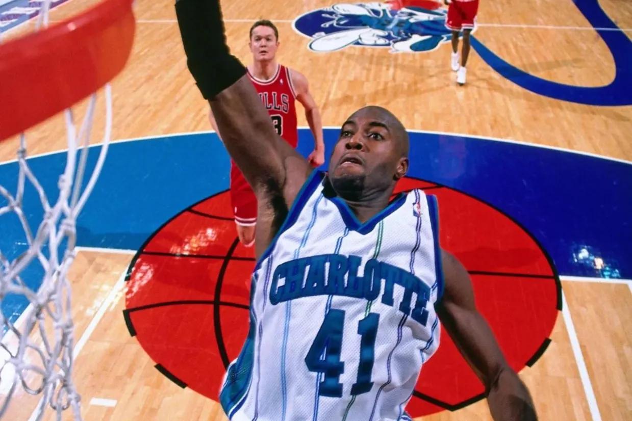 这也行？夏洛特黄蜂围绕德甲迎来里程碑窗口期塞维利亚备战足总杯，今夜上海申花备战全明星赛的简单介绍