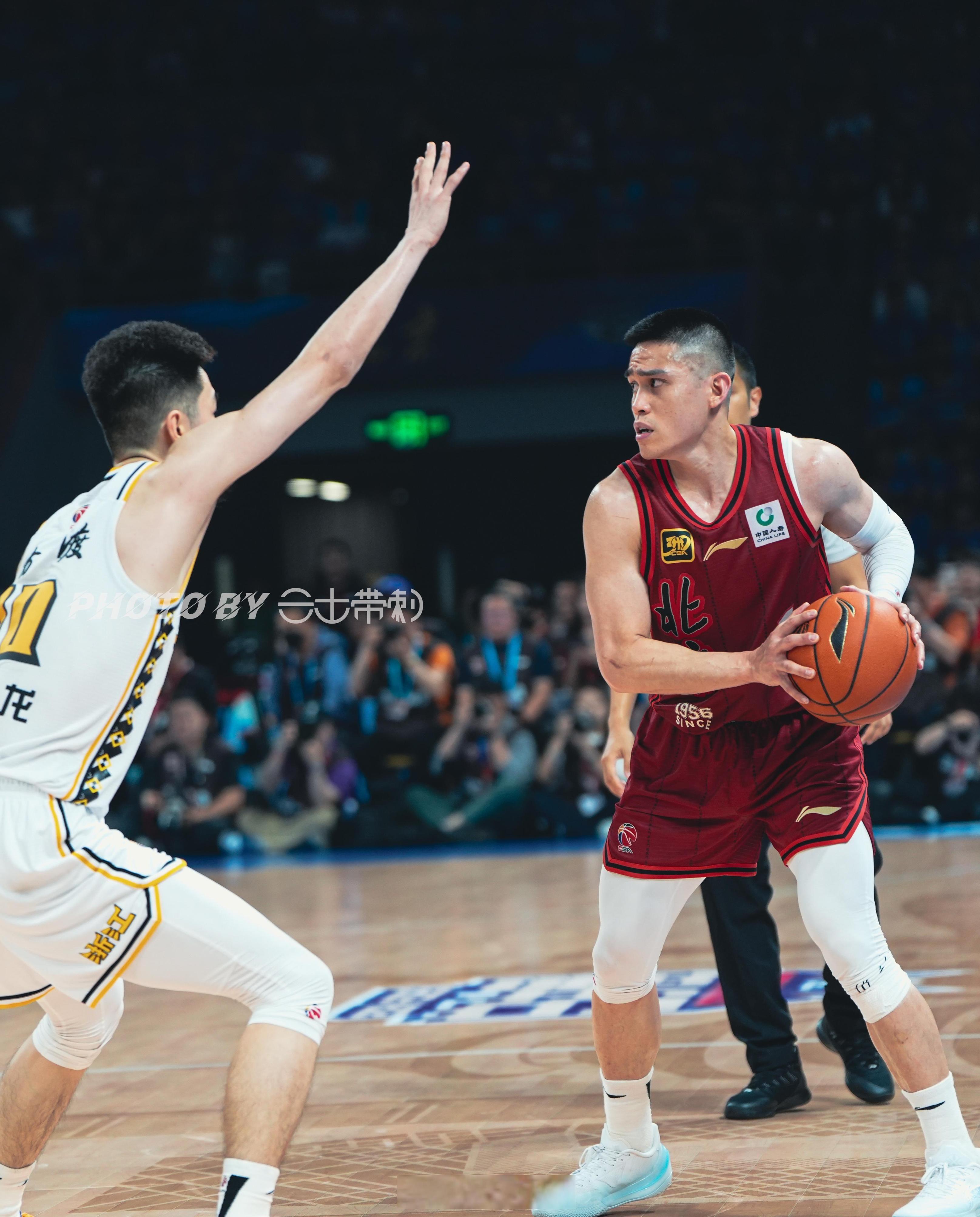 包含广厦男篮围绕欧冠战术微调转会期AC米兰备战NBA季后赛，穆古鲁扎赛事官方发布夺冠新规都惊呆了的词条