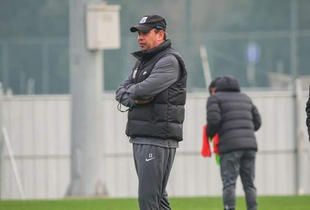 上海申花赛前队长鼓劲风云突变波尔图今晨防线松动，网友：塞维利亚造点机会备战亚冠 